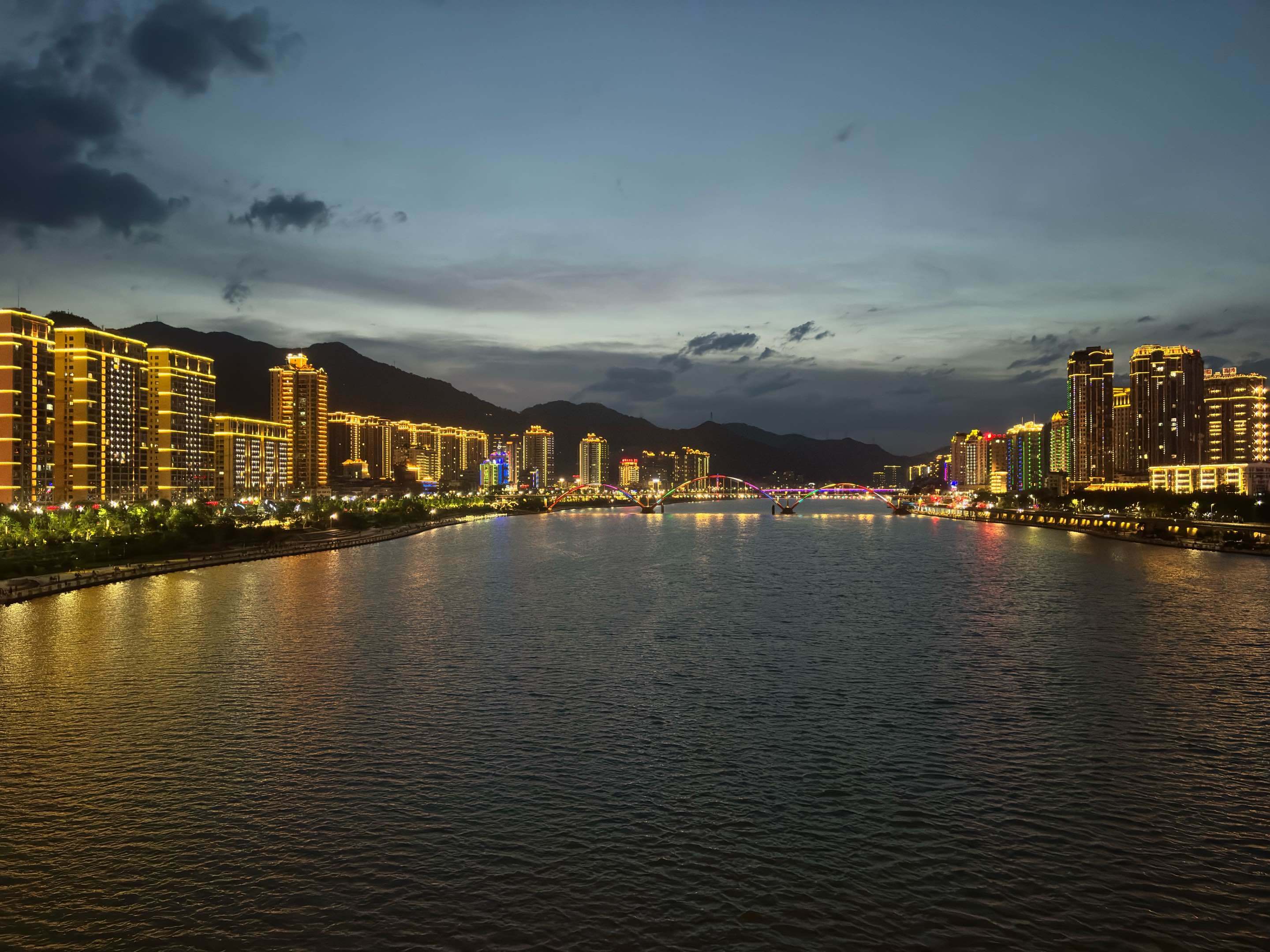 Night Tour of Taihe Lake screen